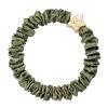 By Eloise London Skinny Silk Scrunchie Gold Star Haargummi für Frauen 1 St. Farbton  Olive Green